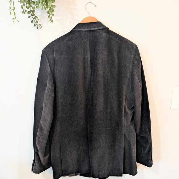 Robert Graham Black Velvet Blazer with Elegant Trim - Picture 2 of 15